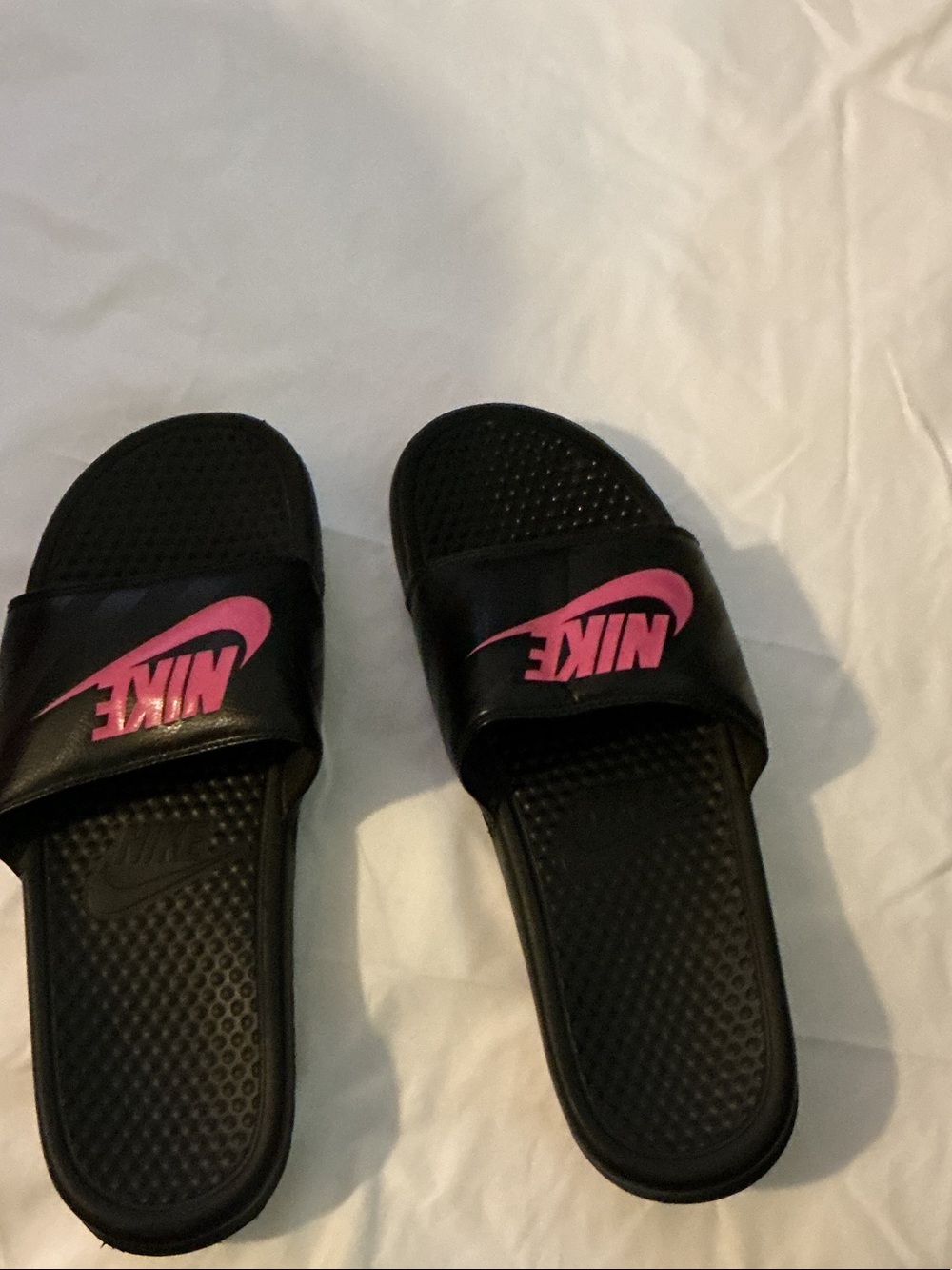 Nike Womenโs Black Slide Sandals with Pink Swoosh